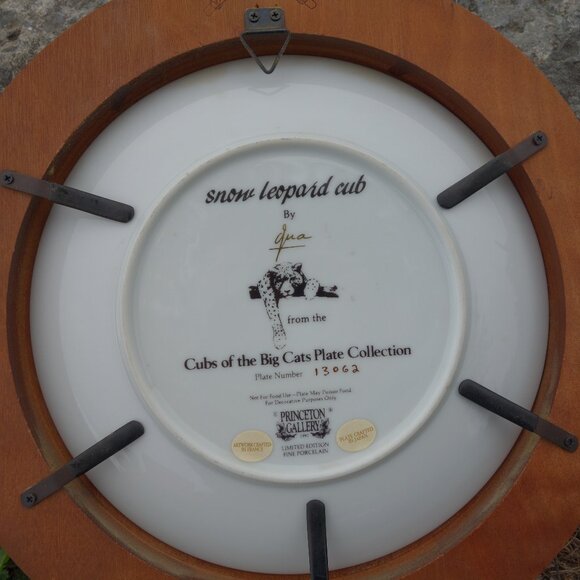 Princeton Gallery Cubs of the Big Cats Plate Collection Snow Leopard Cub by Qua - Picture 4 of 11